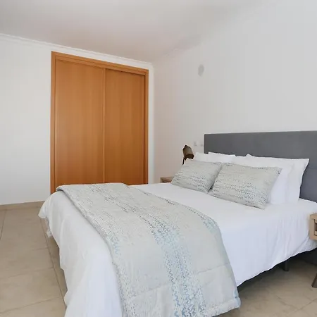 3 Bedroom With Pool Apartment *